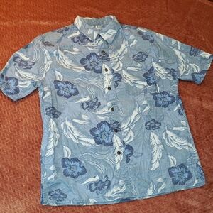 Croft & Barrow Blue and White Casual Button Down Shirt Size M